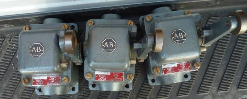 lot 89 image: 3 Allen Bradley limit switches 600vac  NEMA 7-9