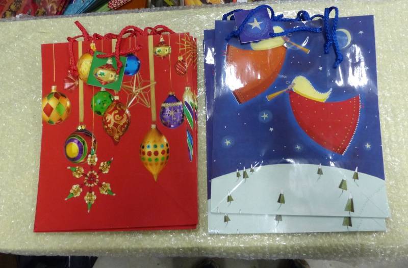 lot 97 image: 36 glossy xmas gift bags - very nice, heavier weight, 12x10 size with handles