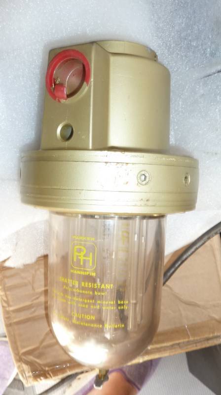 lot 103 image: Parker Pulse lubricator - can lubricate up to 5 devices - new old stock