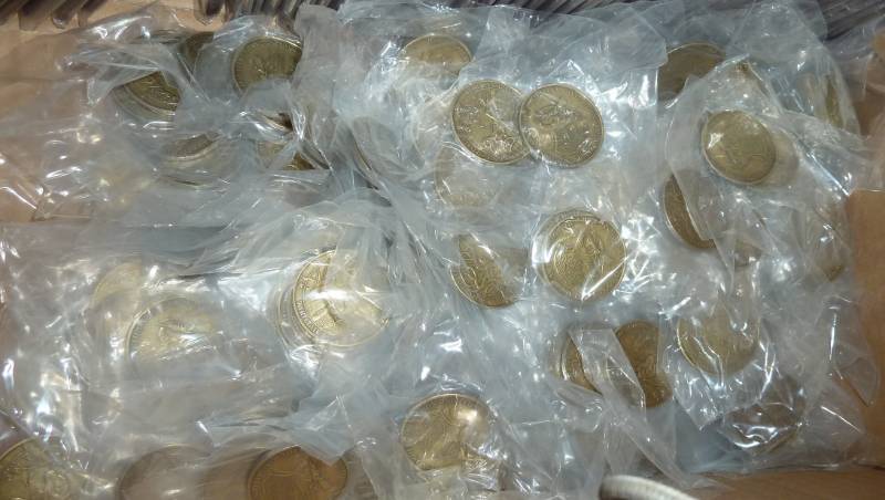 lot 121 image: 500 Whitetail deer collector coins from North American Hunting Club, individually packaged