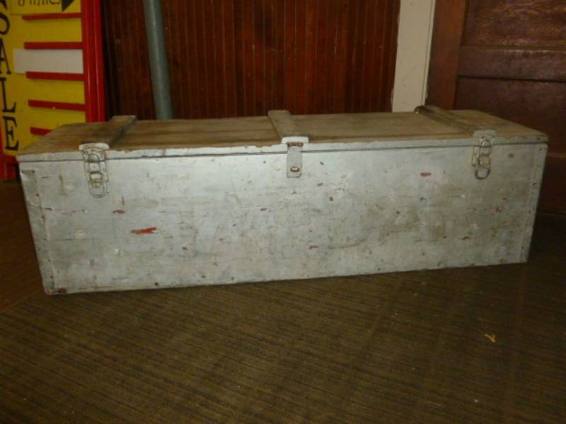 lot 5 image: Vintage Ice Box