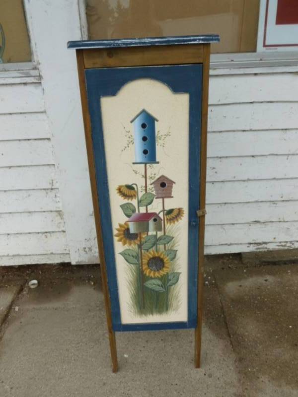 lot 11 image: Cabinet