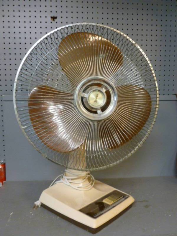 lot 27 image: Fan