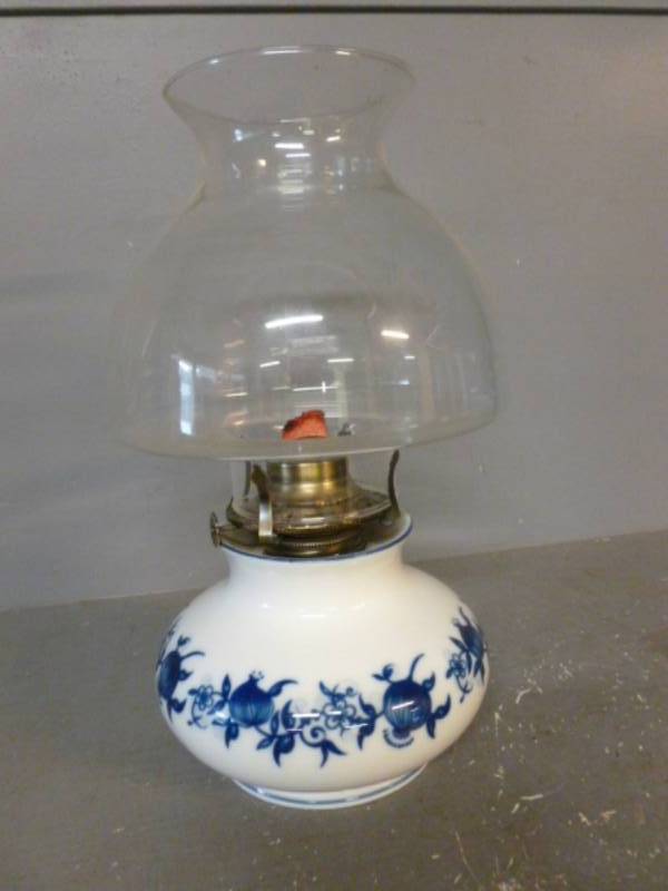lot 38 image: Oil Lamp