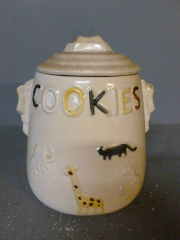 lot 40 image: Vintage Cookie Jar