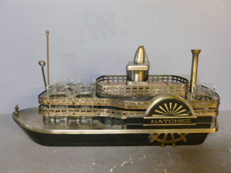 lot 42 image: Scotch Decanter Set
