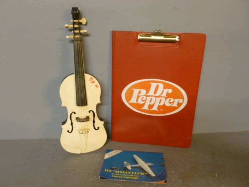 lot 77 image: Collectible
