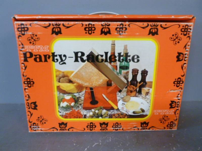 lot 102 image: Vintage Kitchen