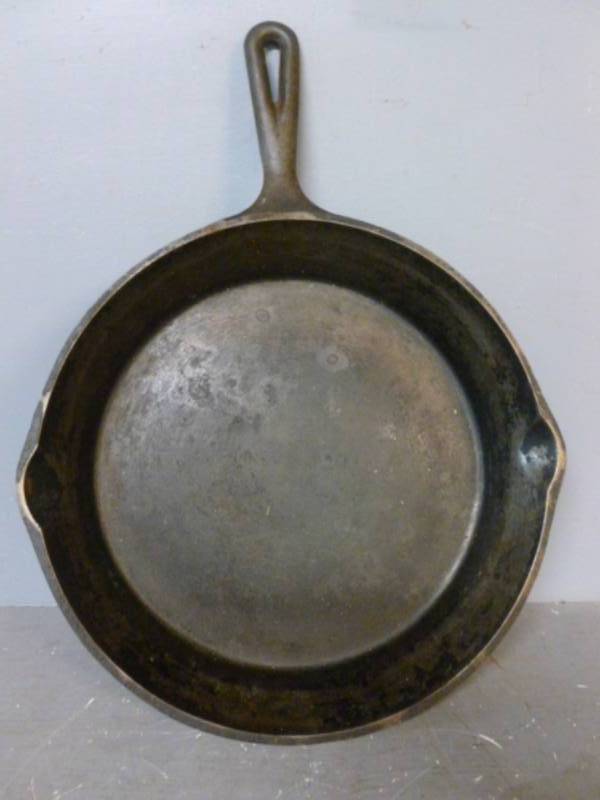 lot 160 image: Cast Iron Pan
