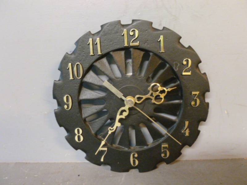 lot 161 image: Cast Iron Clock