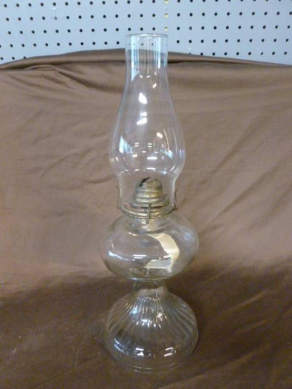 lot 187 image: Vintage Oil Lamp