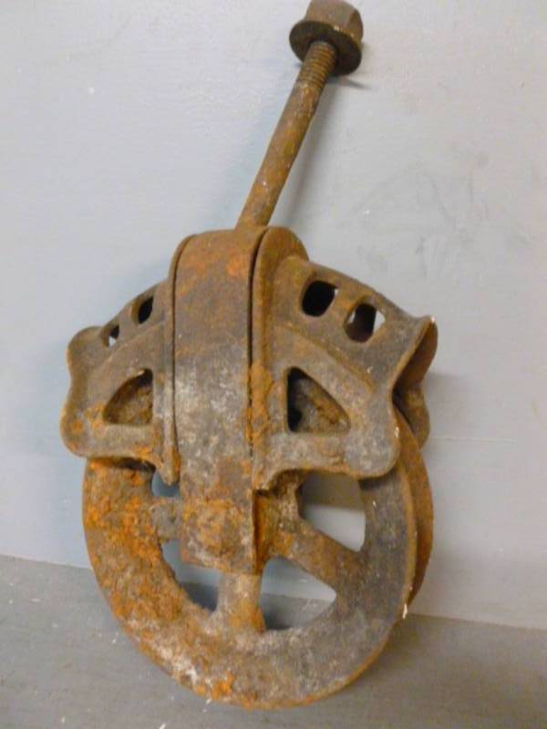 lot 192 image: Vintage Barn Pulley