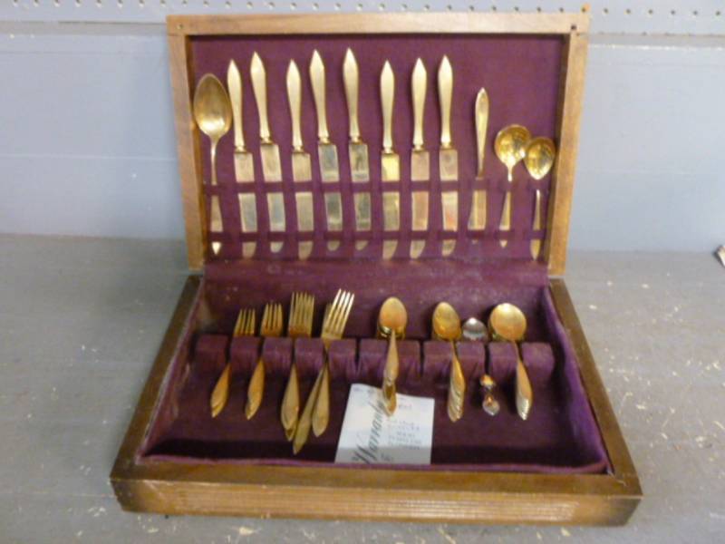 lot 206 image: Vintage Flatware Set