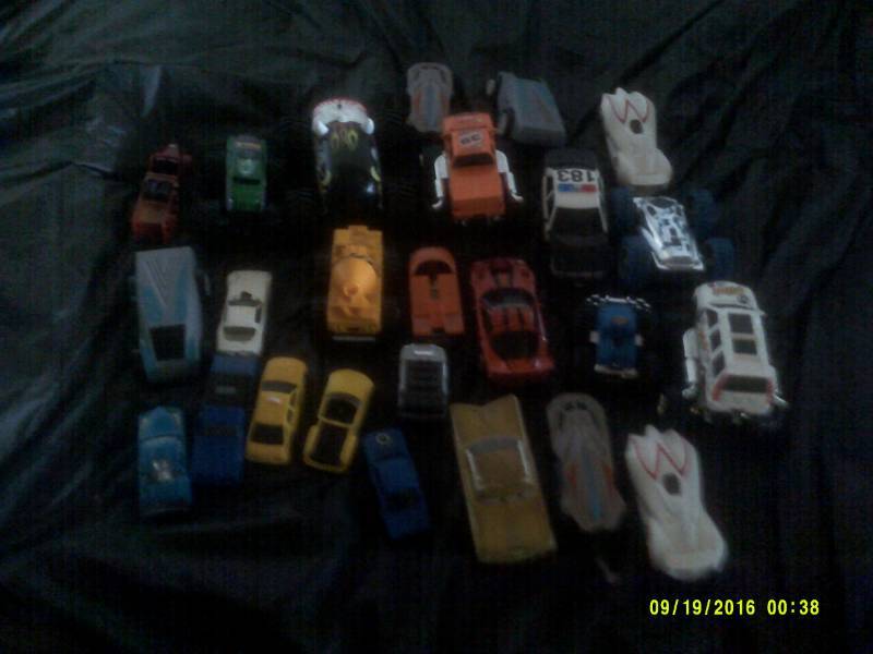 lot 20 image: COLLECTIBLE CARS AND TRUCKS