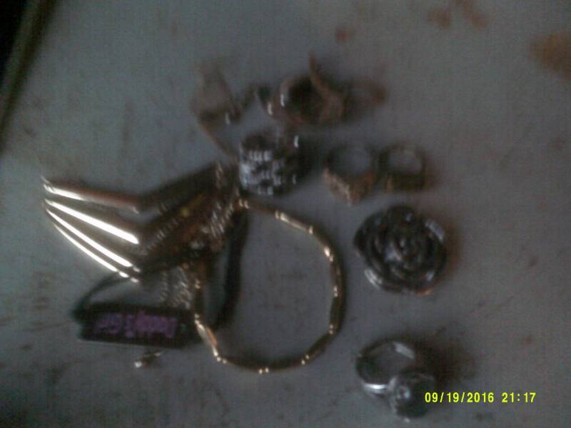 lot 26 image: RINGS AND NECKLACES