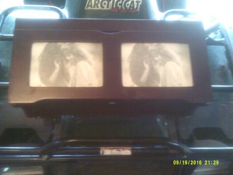 lot 27 image: CHERRY WOOD PHOTO BOX