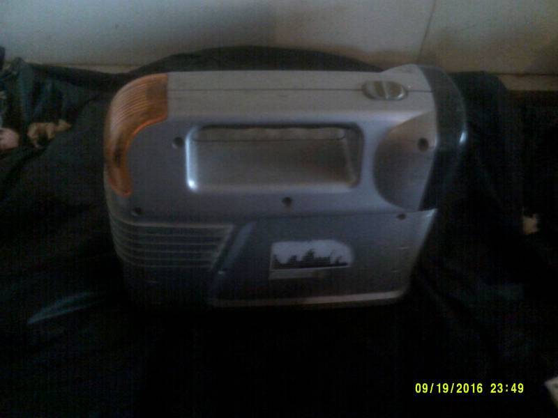 lot 32 image: RECHARABLE 4 AND 1 CORDLESS AIR COMPRESSER