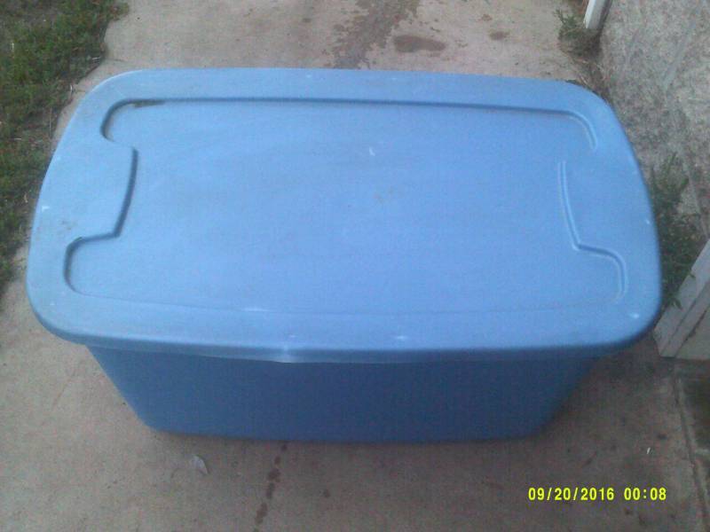 lot 39 image: 30 GALLON TOTE