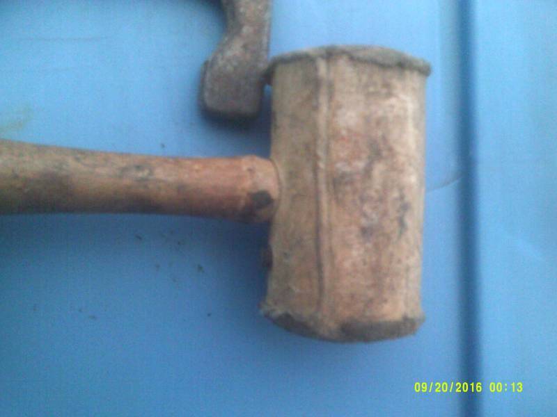 lot 41 image: 5 VINTAGE HAMMERS