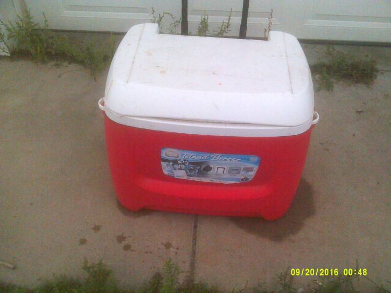 lot 44 image: LG 60 QUART IGLOO COOLER