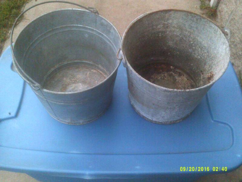 lot 47 image: 2 ONE GALLON METAL PAILS