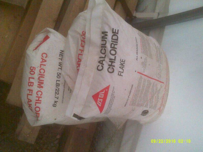 lot 52 image: 3 50 LBS BAGS OF CALCIUM CHLORIDE FLAKE