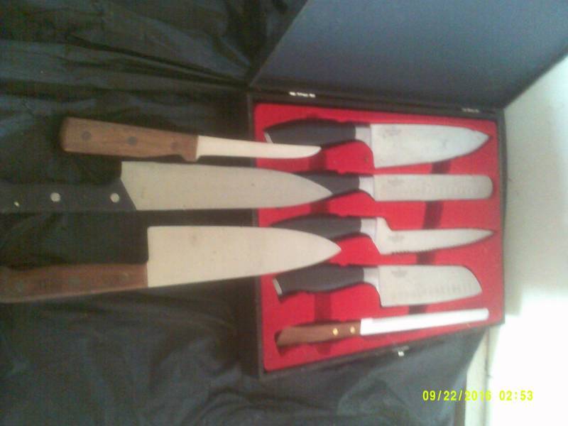 lot 54 image: KNIVES