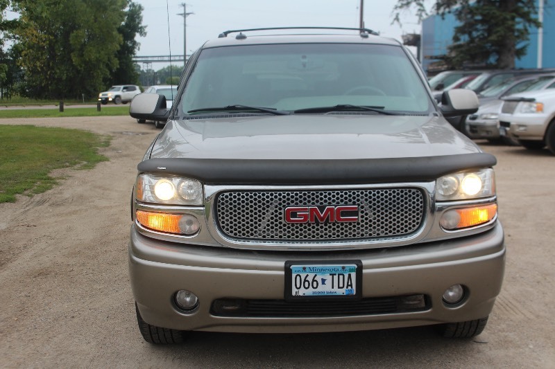 lot 2836 image: 2003 GMC Yukon XL 1500 Denali 4x4