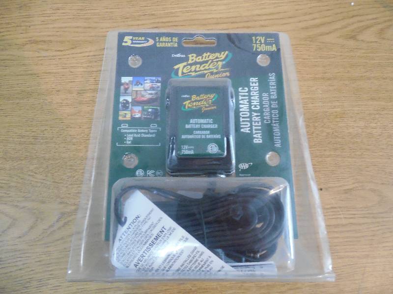 lot 12 image: 12-Volt 750mA Battery Tender Junior