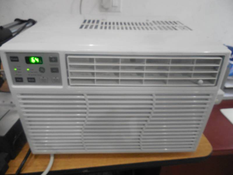 lot 1 image: 6000 BTU 115-Volt Electronic Room Window Air Conditioner