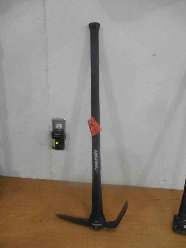 lot 35 image: Husky 2.5 lb. Pick Mattock