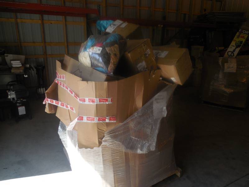 lot 39 image: HUGE PALLET LOT OF CHRISTMAS DECORATIONS & TREES