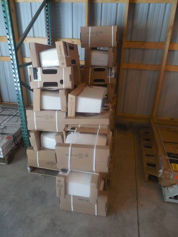 lot 40 image: HUGE PALLET LOT OF TOILET TANKS WITH ALL THE FLOATS