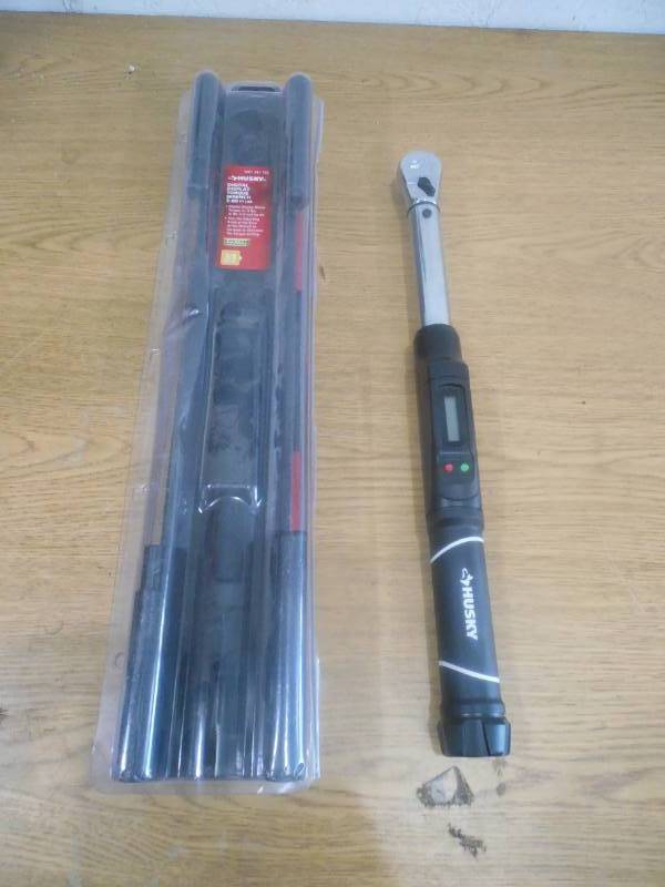 lot 26 image: Husky 5-80 ft. lbs. 38 in. Drive Digital Display Click Torque Wrench