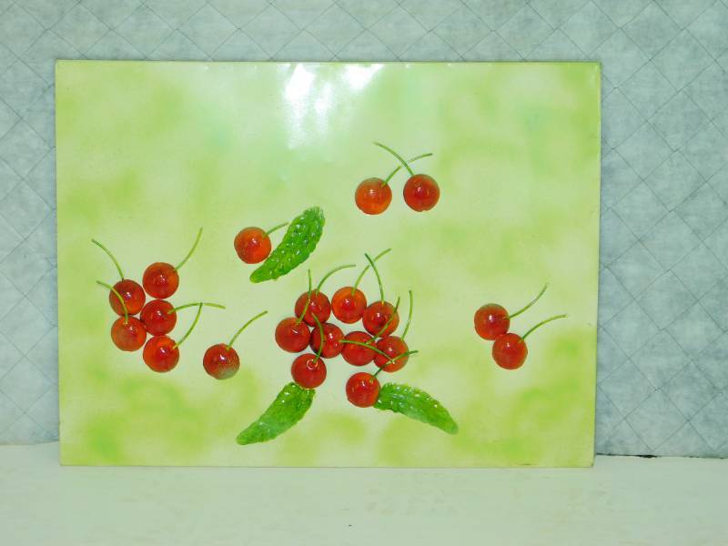 lot 6 image: Metal Dcor With Cherries On It---26 Wide  x  19  Tall