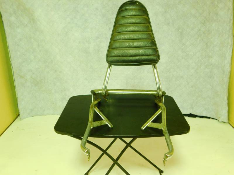 lot 10 image: Vintage Chrome Sissy Bar Or Luggage Rack