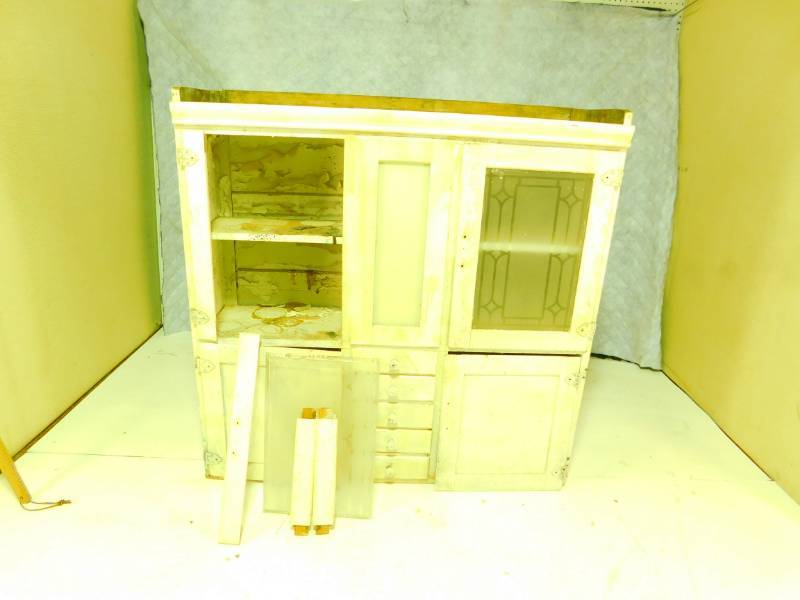 lot 13 image: Antique Hoosier Or Pantry Cabinet
