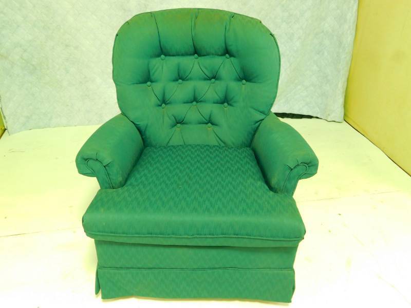 lot 16 image: Hunter Green Swivel Rocker