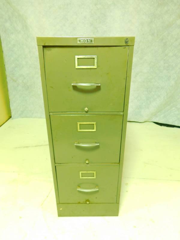 lot 21 image: HON--- Grey Three Drawer File Cabinet