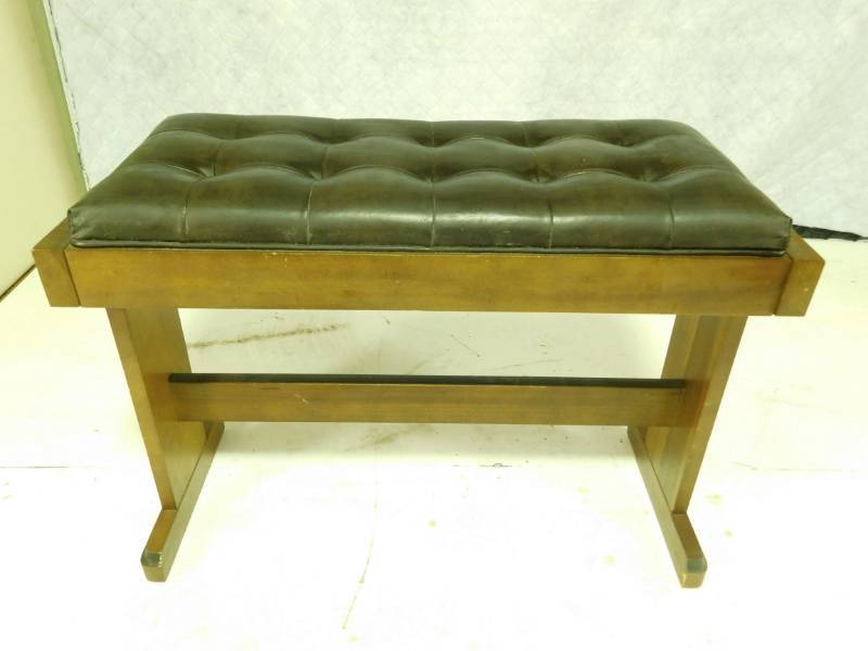 lot 22 image: OrganPiano Bench