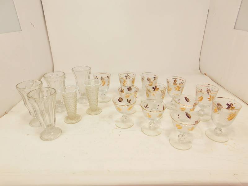 lot 75 image: Miscellaneous Glassware
