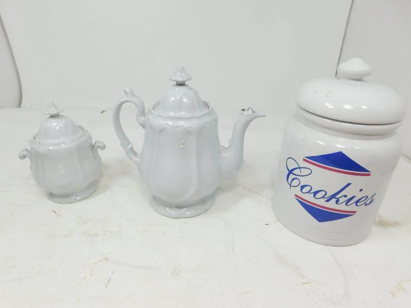 lot 98 image: Antique White Sugar Bowl & Tea Pot & Cookie Jar