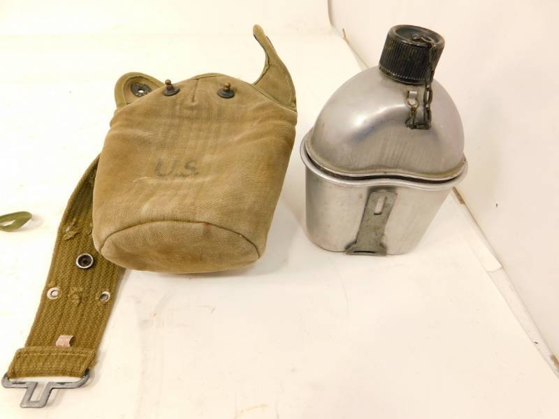 lot 59 image: Vintage Army Insulated Canteen  Carrying Case  Belt  WWII Ww2