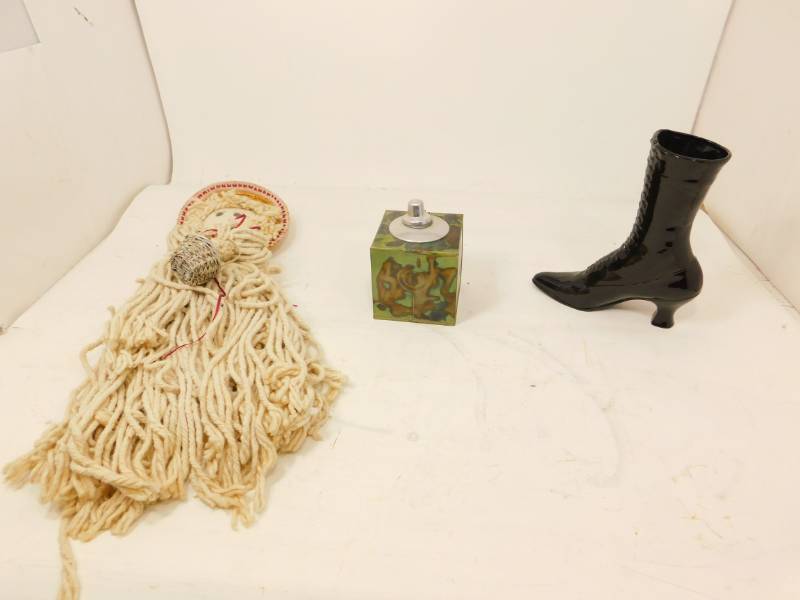 lot 64 image: Miscellaneous Home Decor