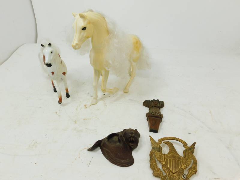 lot 118 image: Two Ponies & Three Miscellaneous Items