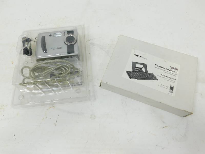 lot 120 image: Vivitar Vivicam Digital Camera & Verizon Wireless Portable Keyboard