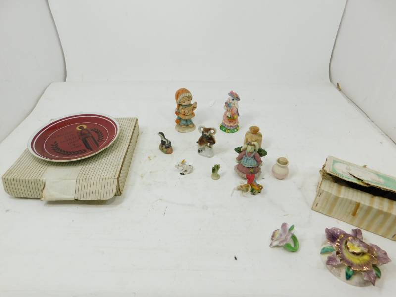 lot 126 image: Miscellaneous Collectors Items