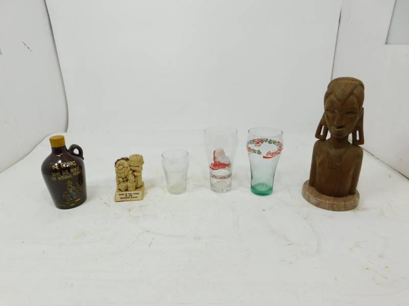 lot 127 image: Miscellaneous Household Collectors Items