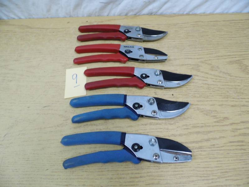 lot 9 image: Garden Pruners