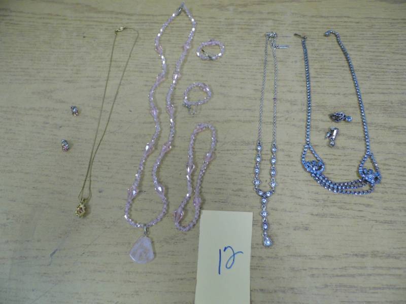 lot 12 image: Vintage Costume Jewelry